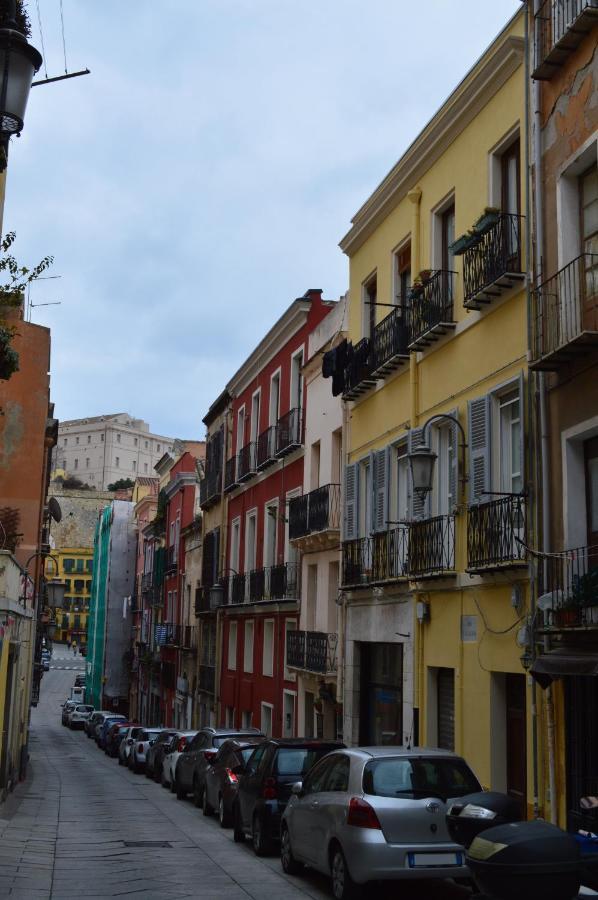 Domu 600 - Suite Mini Appartamento Cagliari Centro Storico Exterior foto