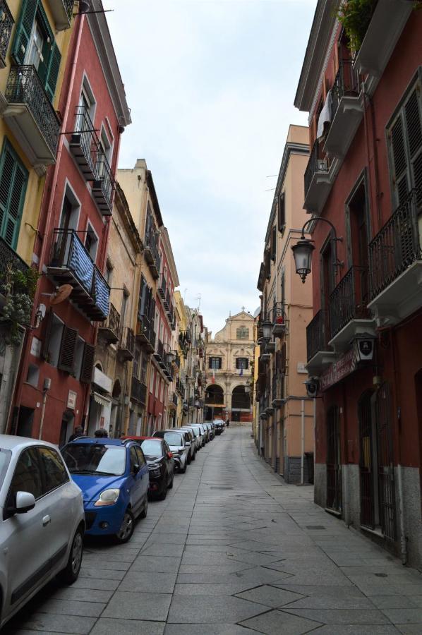 Domu 600 - Suite Mini Appartamento Cagliari Centro Storico Exterior foto